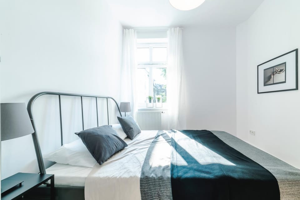 Bed, Living room, Photo of the whole room, Seating area, Bedroom