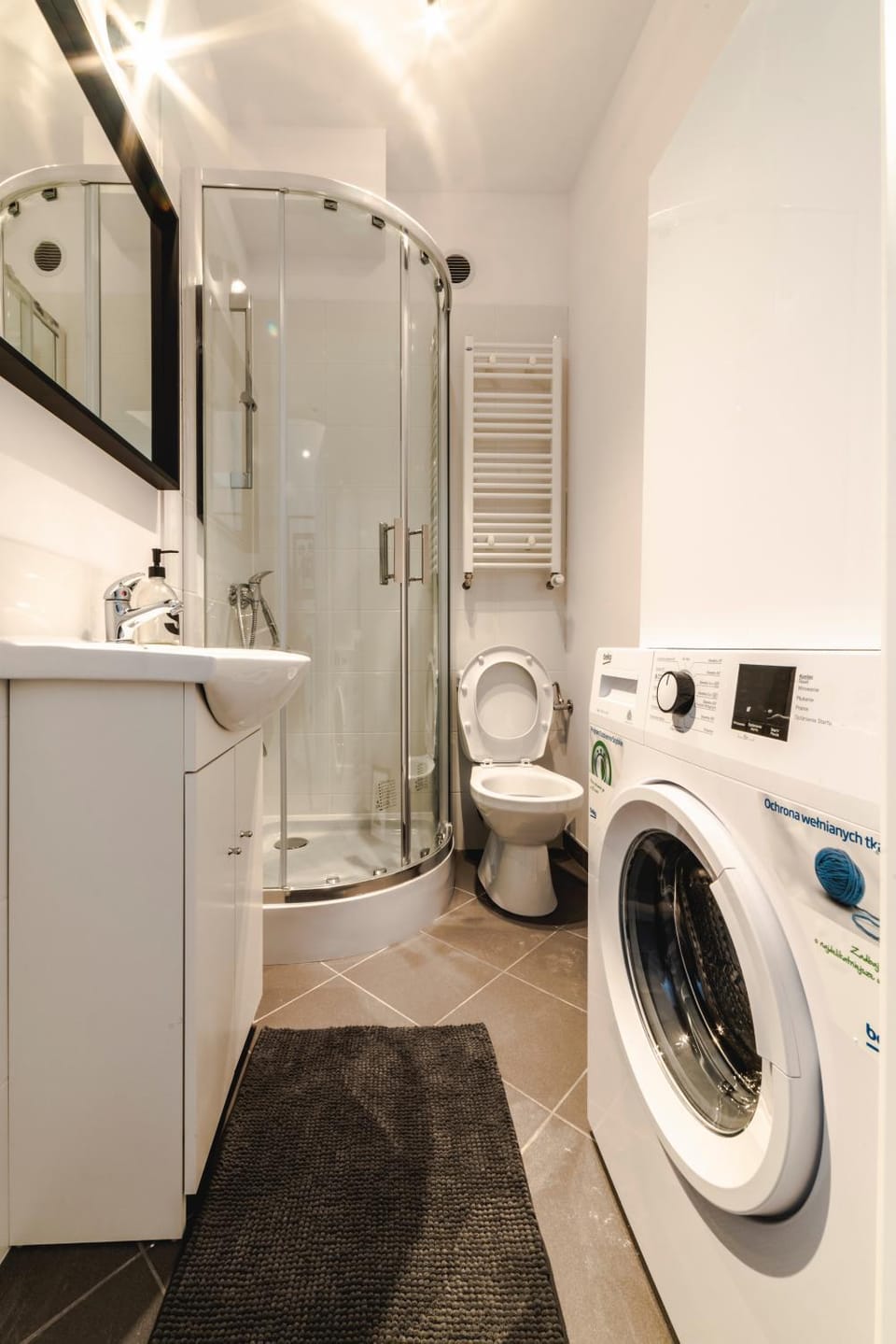 Shower, Toilet, Bathroom, Bath, towels, washing machine, dryer