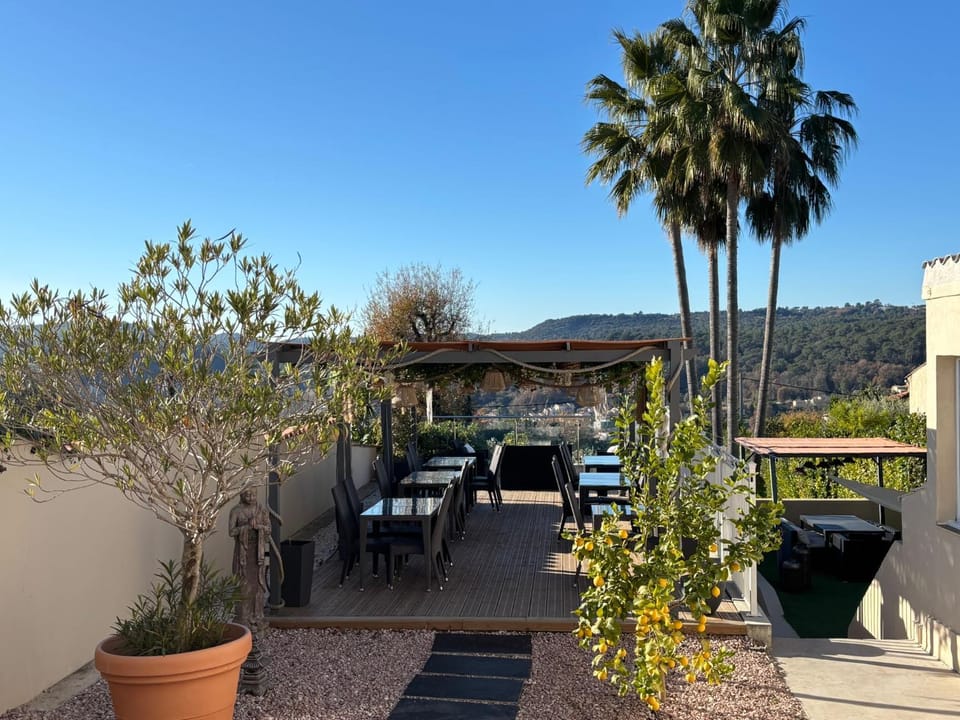 Patio, Restaurant/places to eat, Balcony/Terrace, Mountain view