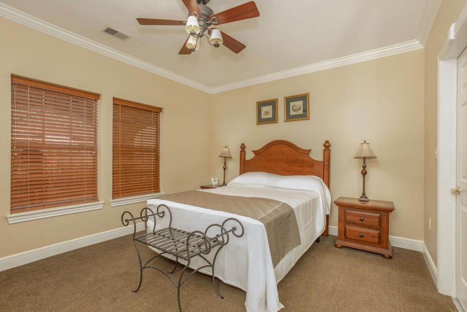 Bed, Bedroom, fireplace