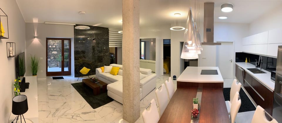 Kitchen or kitchenette, Living room