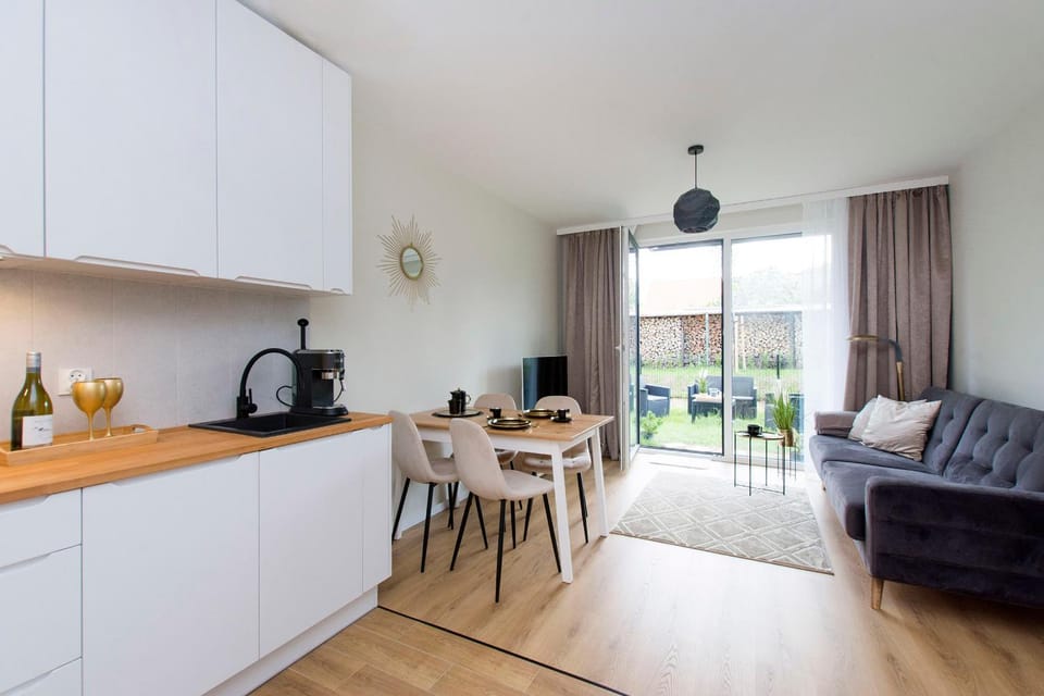 Garden, TV and multimedia, Kitchen or kitchenette, Decorative detail, hair dresser, internet, locker
