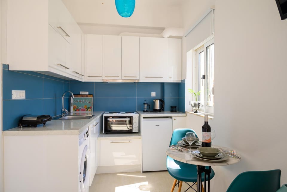 Coffee/tea facilities, Kitchen or kitchenette, Dining area