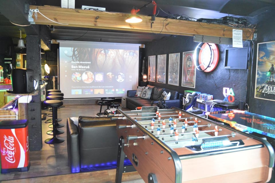 Game Room, Lounge or bar