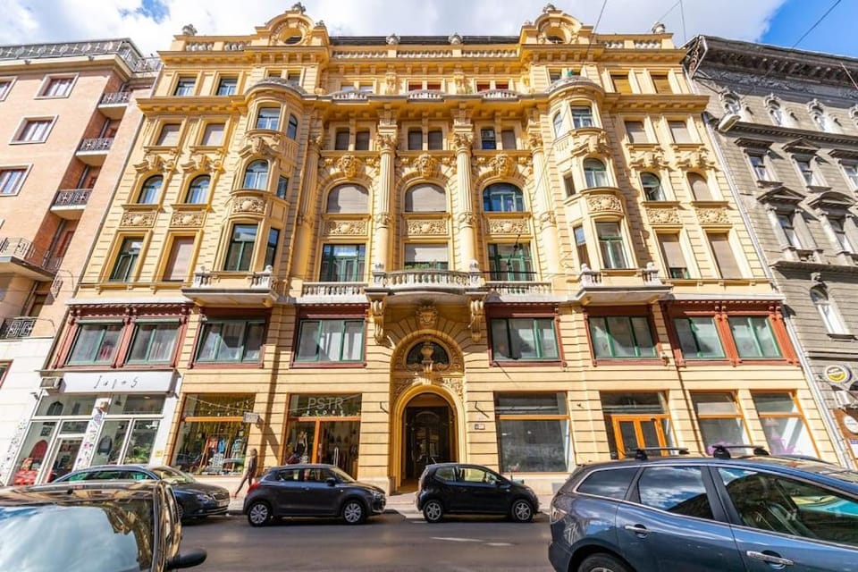 Swarz's Soho Apartment Apartment in Budapest