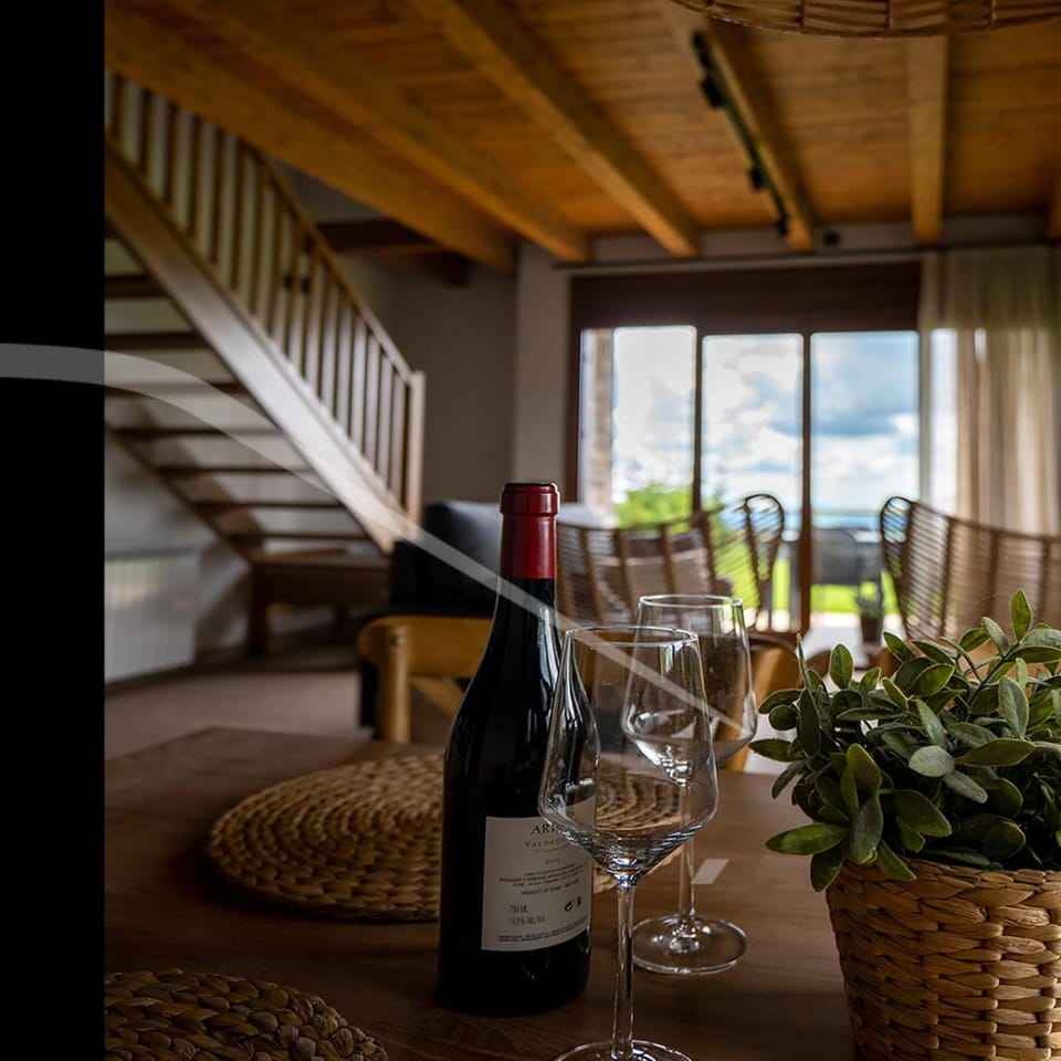View (from property/room), Seating area, Dining area
