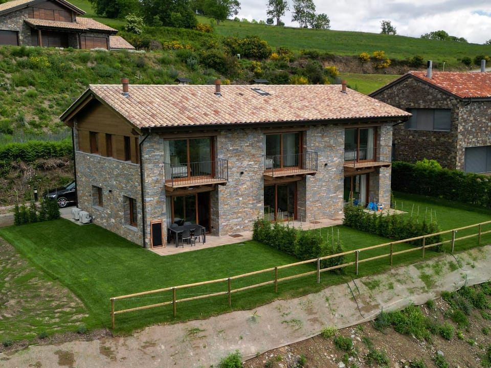Property building, Natural landscape, Garden, Garden view