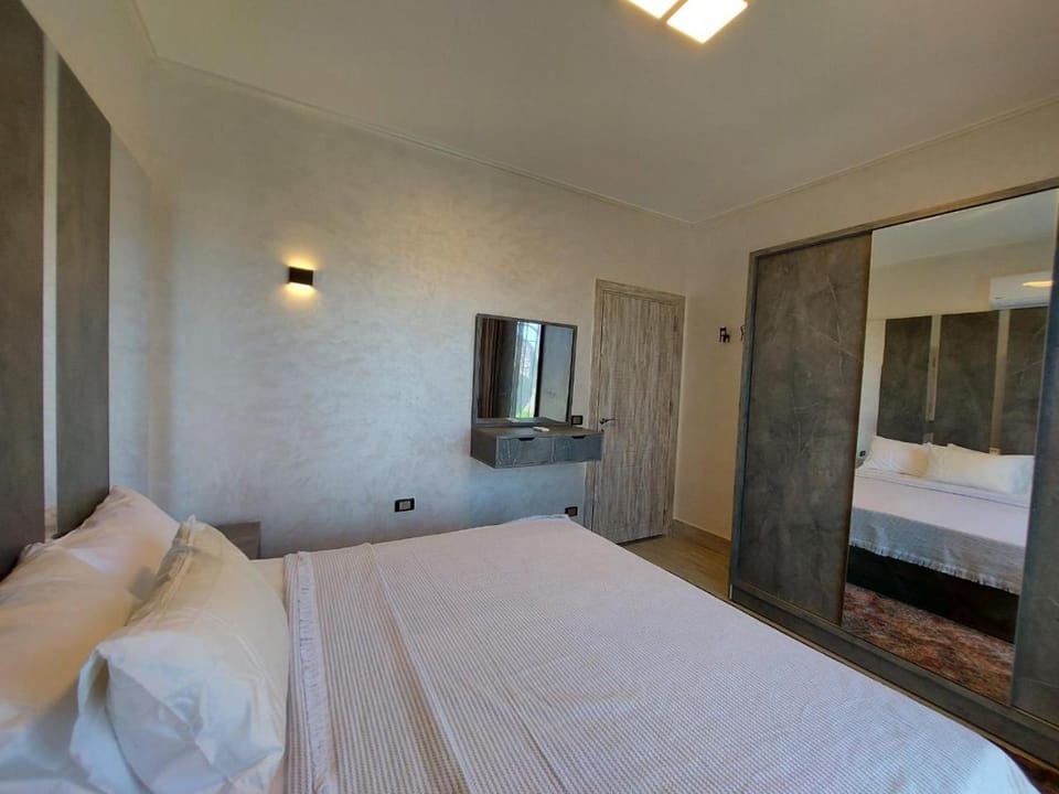 Bed, Photo of the whole room, Bedroom, wardrobe