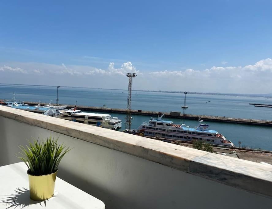 Lisbon South Bay modern apartment with river view Apartment in Lisbon District