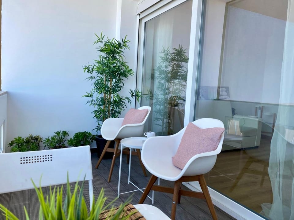 Lisbon South Bay modern apartment with river view Apartment in Lisbon District