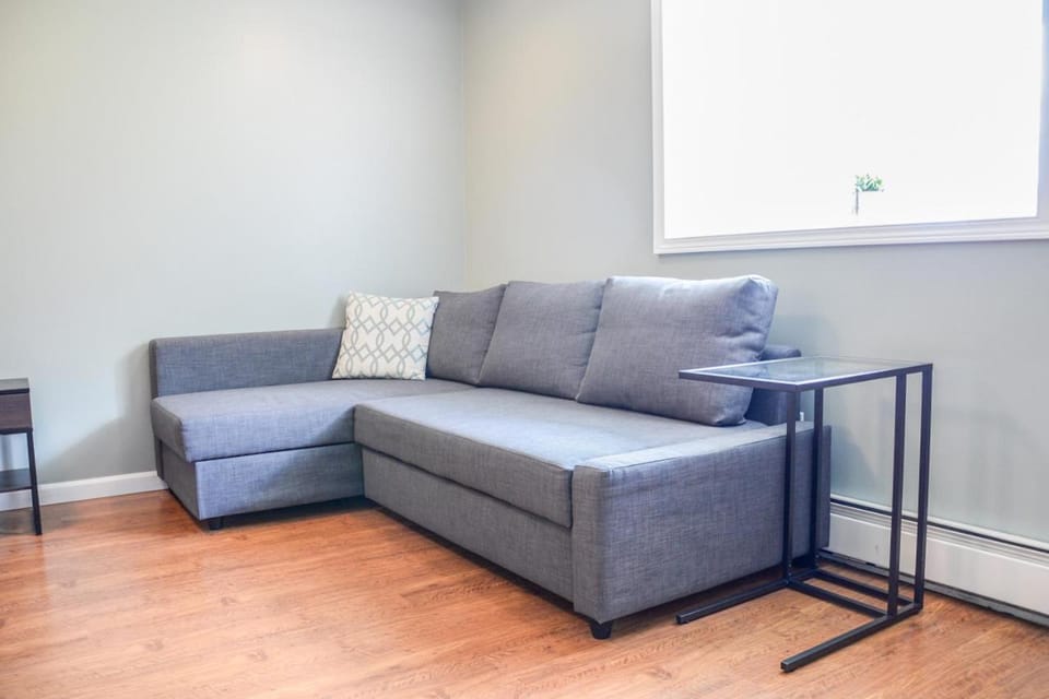 Bed, Seating area