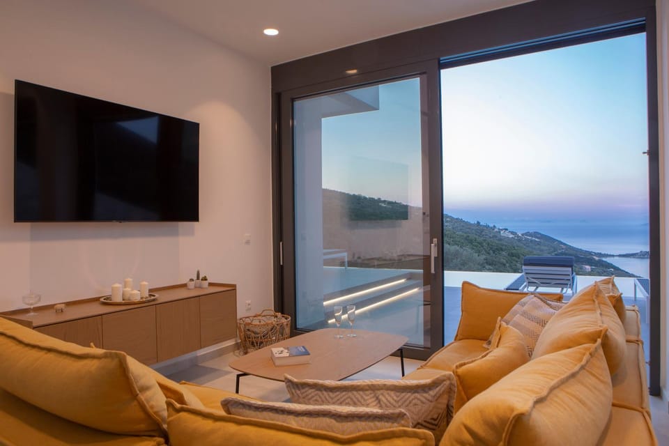 Seating area, Dining area, Sea view