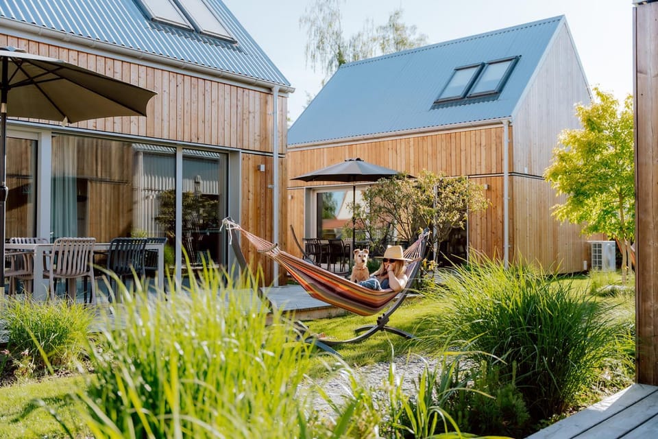Property building, Garden, Balcony/Terrace, Garden view