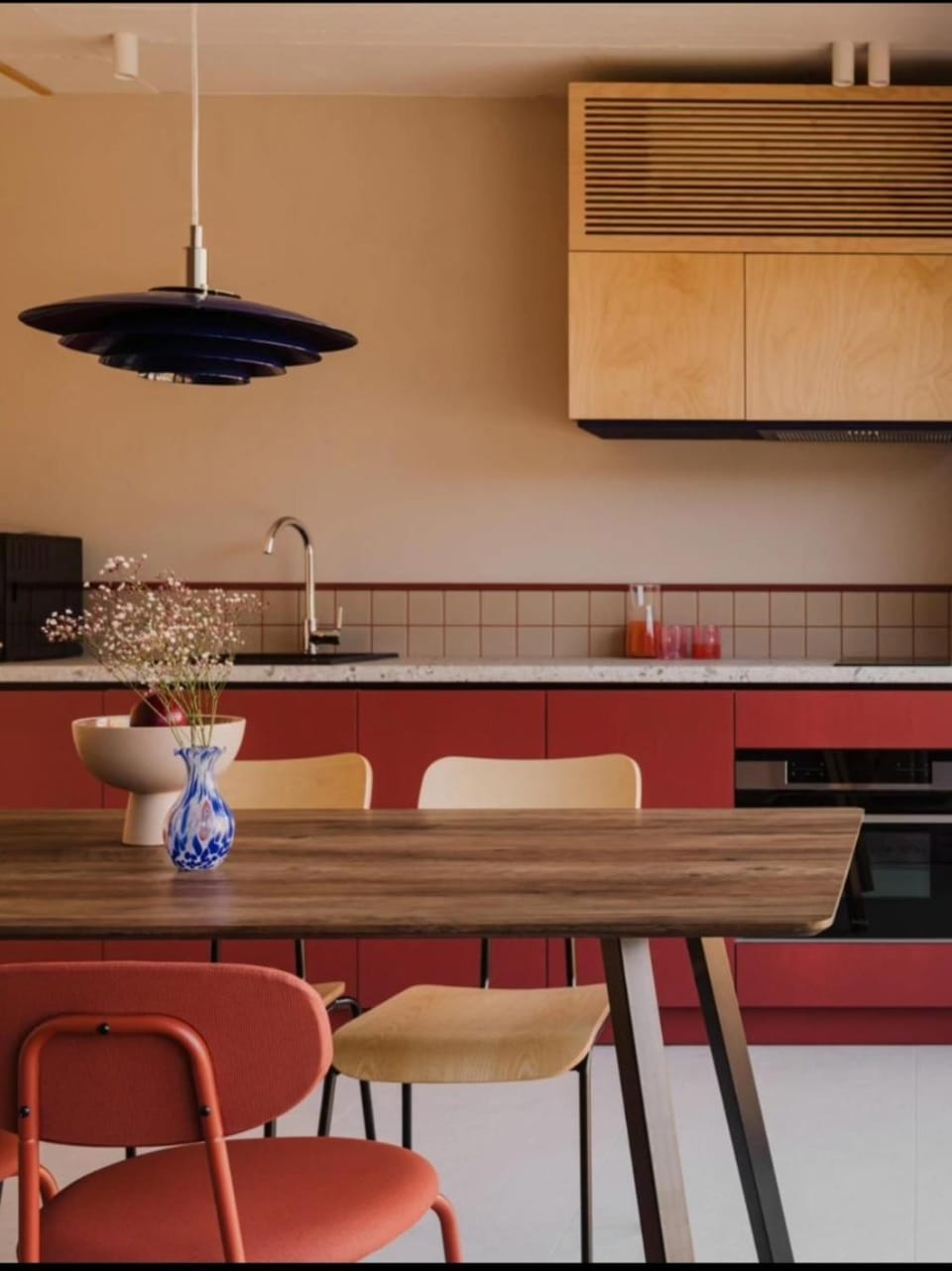 Coffee/tea facilities, Kitchen or kitchenette, Dining area, microwave, air conditioner