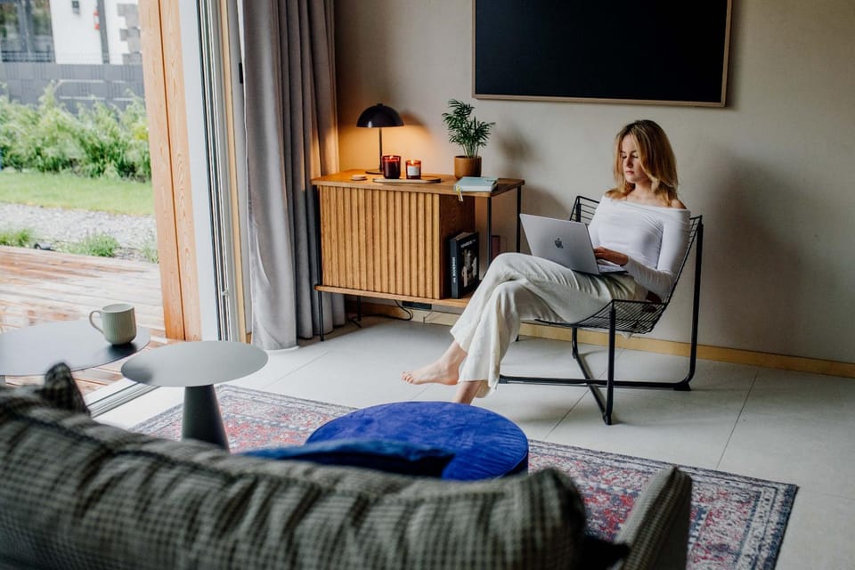 Communal lounge/ TV room, People, TV and multimedia, Living room