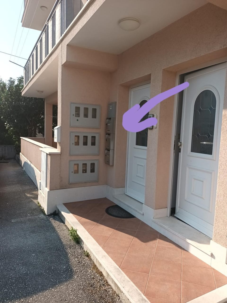 Facade/entrance, locker