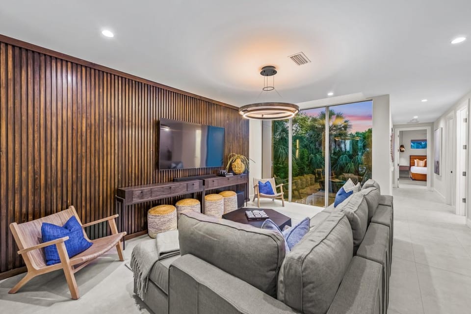 Communal lounge/ TV room, Living room