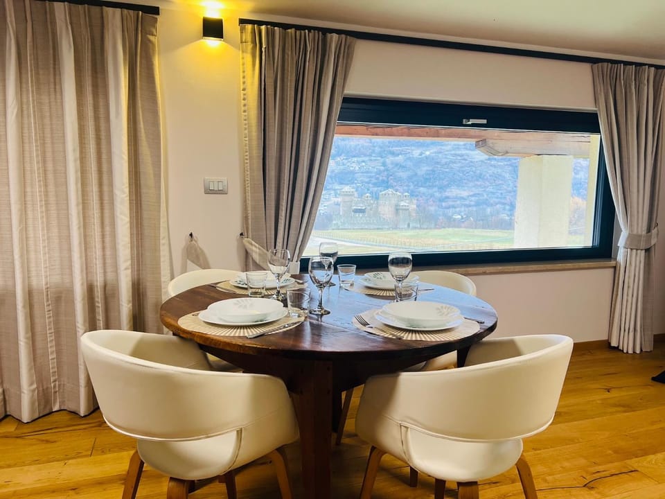 Living room, Dining area