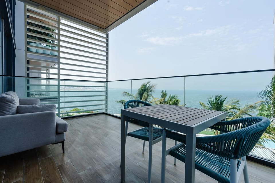 Nasma Luxury Stays - Gorgeous Waterfront Apt With Incredible Sea Views Apartment in Dubai