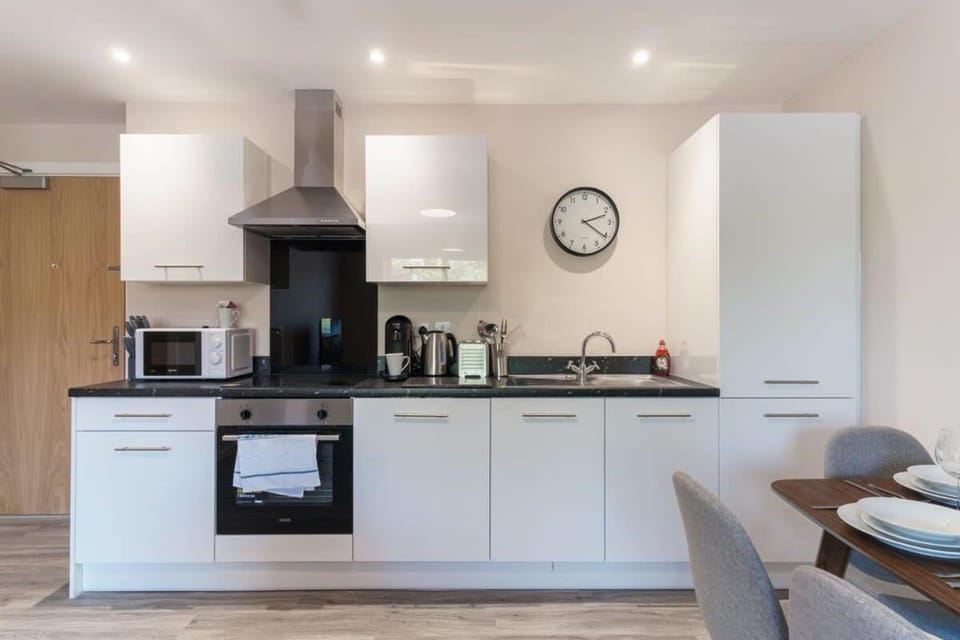 Spacious & Bright 2 Bed Apartment Manchester Apartment in Salford
