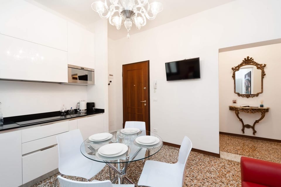 TV and multimedia, Kitchen or kitchenette, Living room, Dining area