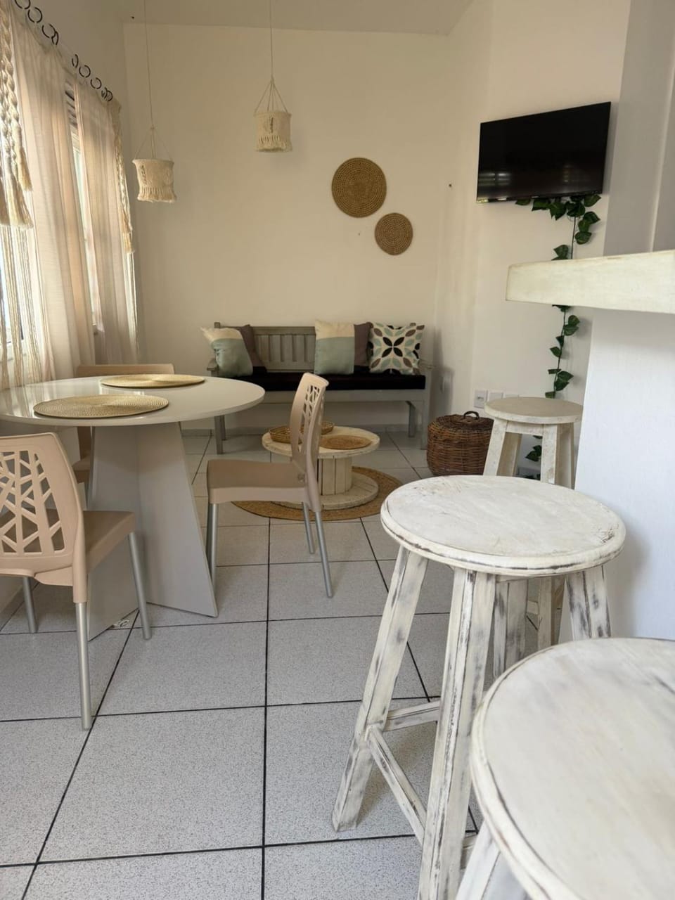 Seating area, Dining area