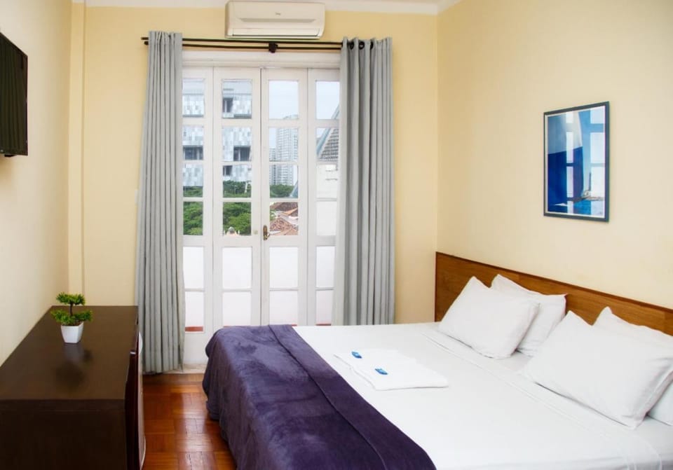 Bed, TV and multimedia, Photo of the whole room, Bedroom, towels, air conditioner