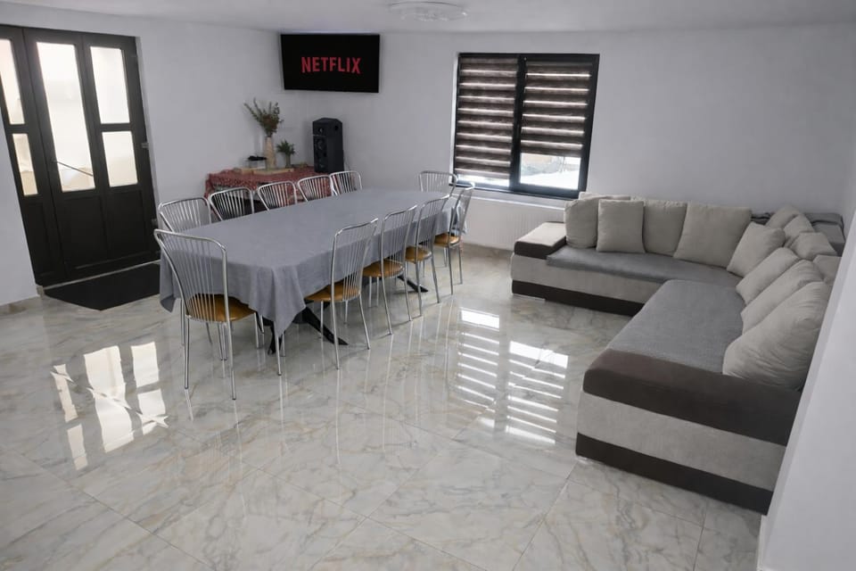 TV and multimedia, Living room, Dining area, internet, internet, internet