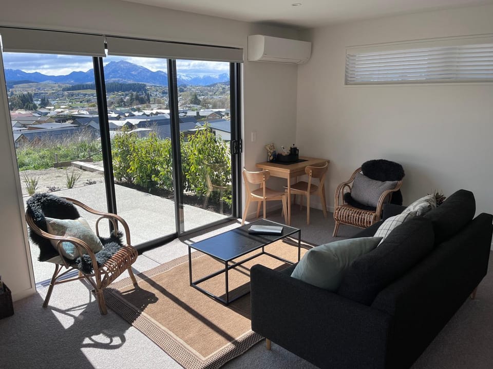 Natural landscape, View (from property/room), Balcony/Terrace, Living room, Seating area, Dining area, Mountain view