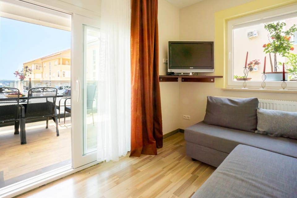 TV and multimedia, View (from property/room), Balcony/Terrace, Living room, Seating area, Dining area