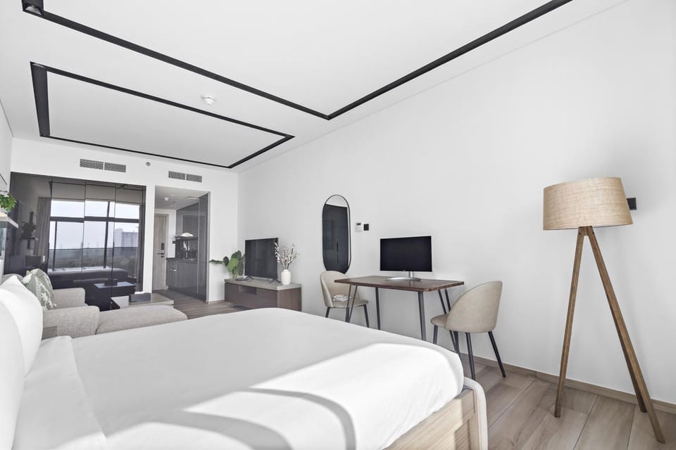 Bed, TV and multimedia, Living room, Photo of the whole room, Seating area, Bedroom