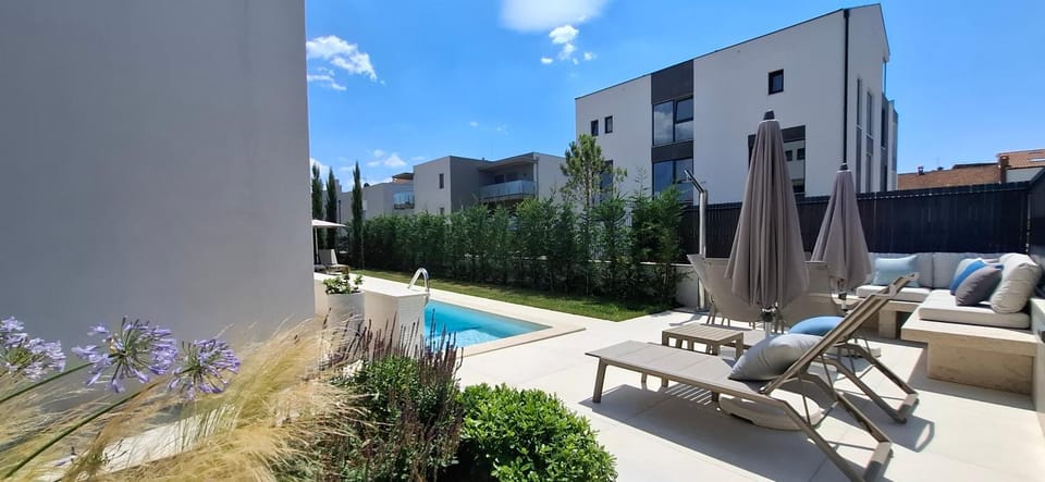 Patio, Day, Garden, Garden view, Pool view, Swimming pool, sunbed
