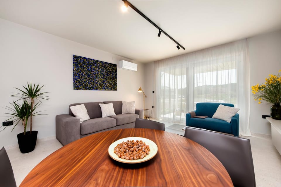 Living room, Dining area