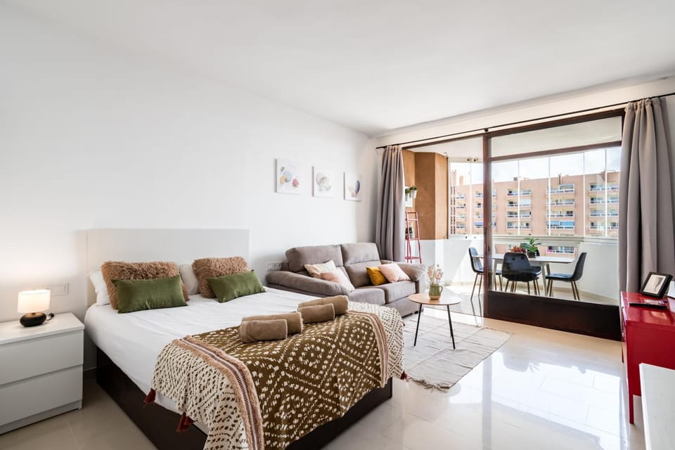 Bed, Living room, Photo of the whole room, Bedroom