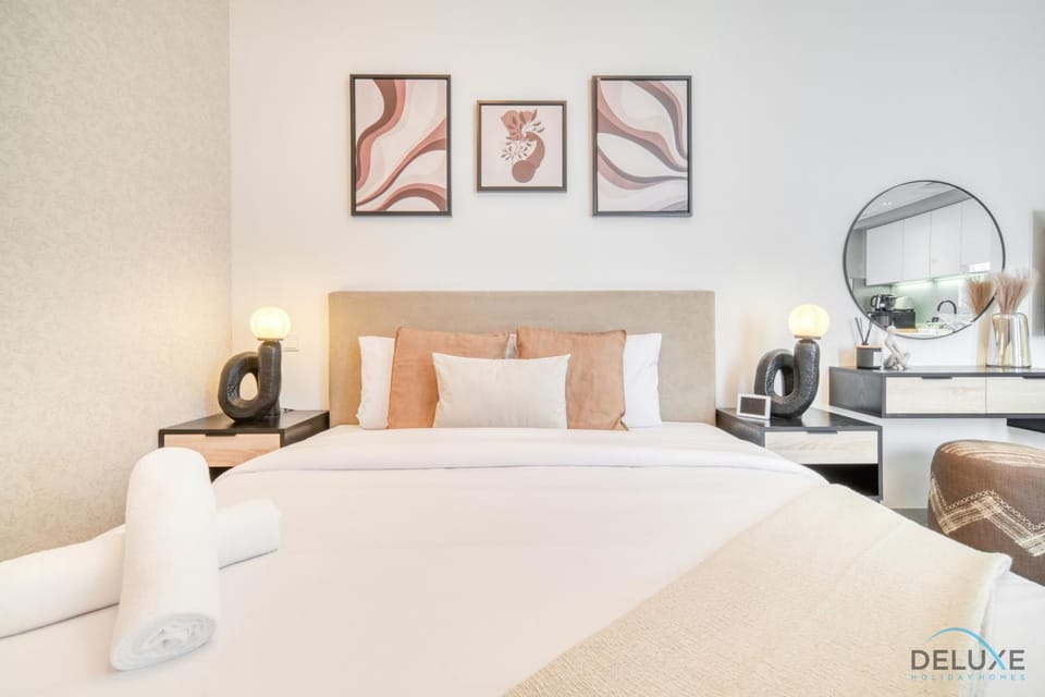 Bed, Photo of the whole room, Decorative detail, Bedroom