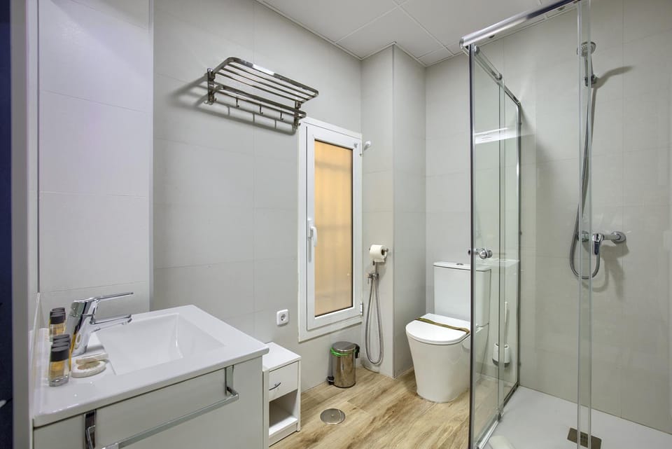Shower, Toilet, Bathroom
