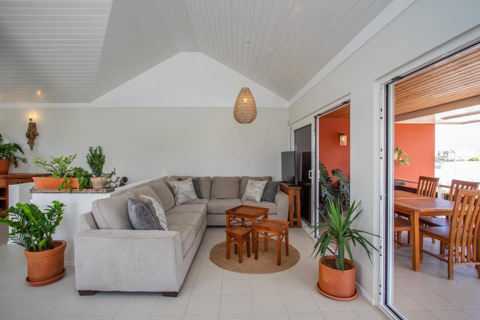 Communal lounge/ TV room, TV and multimedia, Living room, Seating area