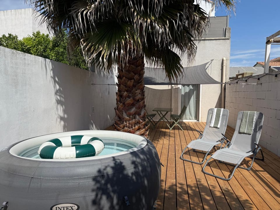 Patio, Garden, Hot Tub