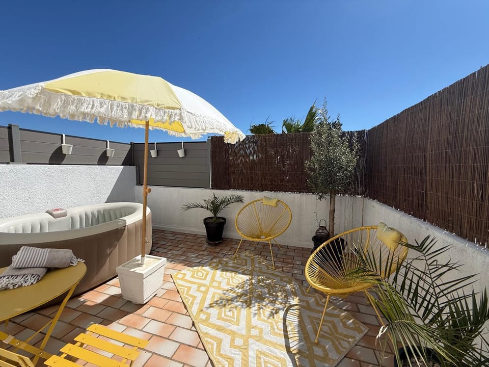 Patio, Hot Tub, Balcony/Terrace