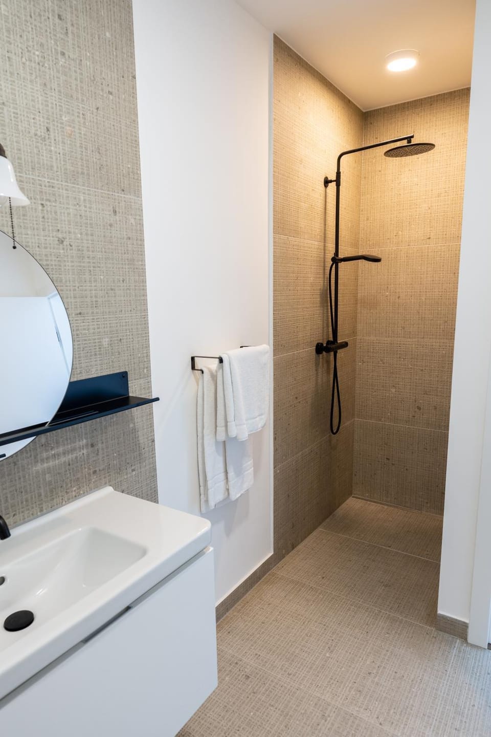 Shower, Bathroom, towels
