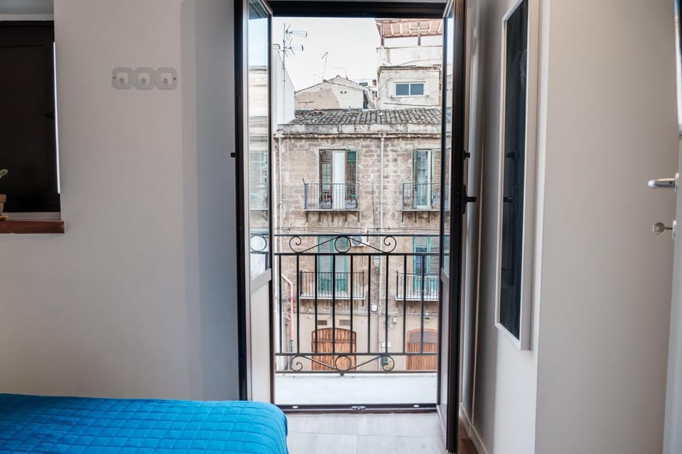 Bed, View (from property/room), Balcony/Terrace, Photo of the whole room, Bedroom
