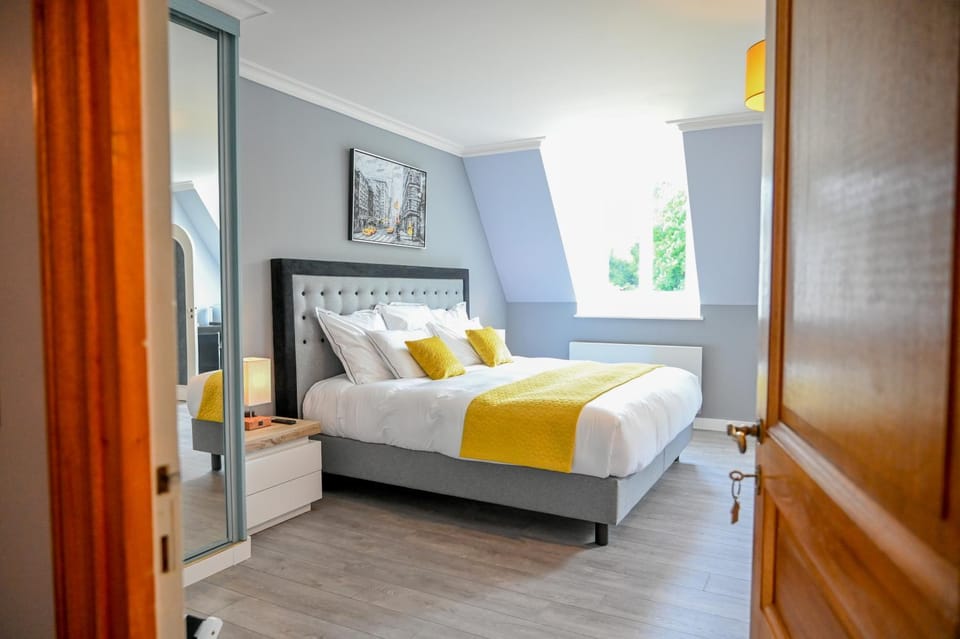 Bed, Photo of the whole room
