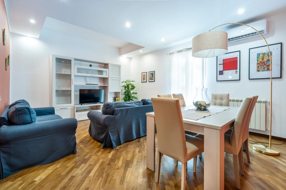 TV and multimedia, Living room, Seating area, Evening entertainment