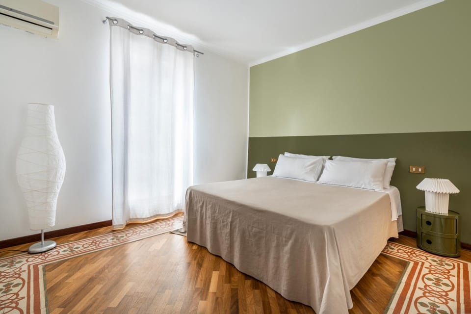 Bed, Photo of the whole room, Bedroom, air conditioner