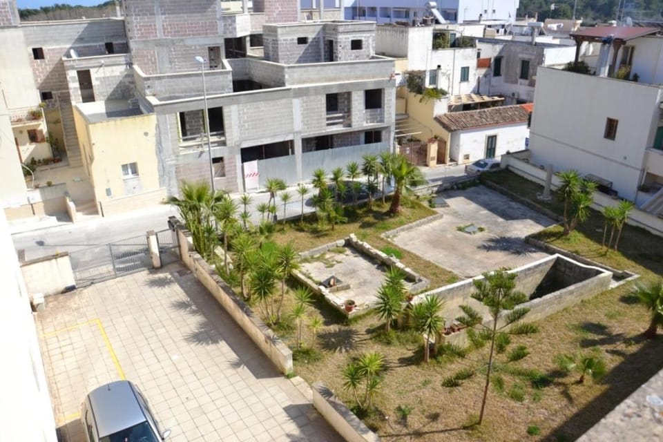 Property building, Neighbourhood, Natural landscape, Garden, Garden, City view, Garden view, Street view, Location
