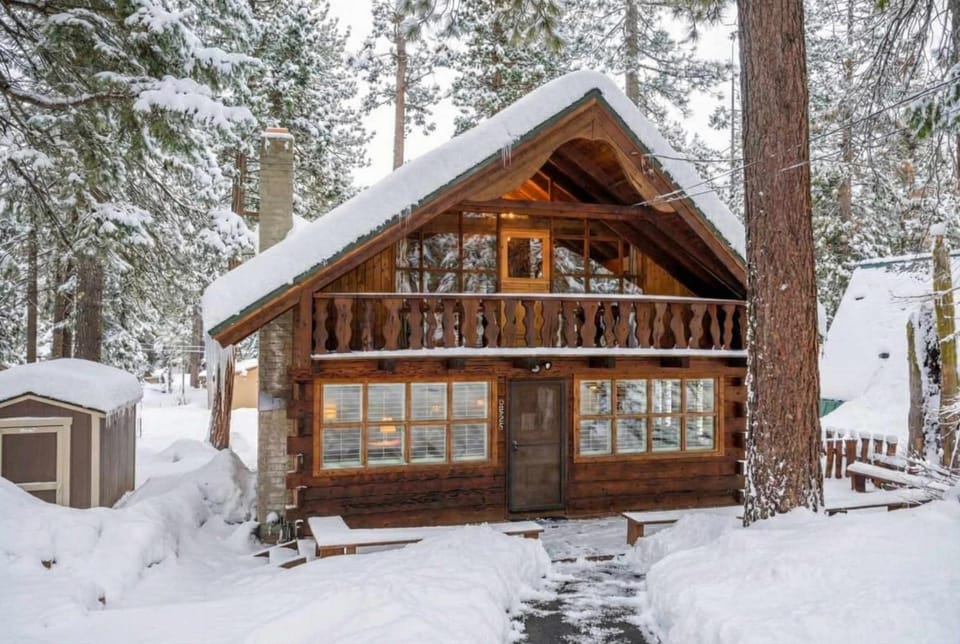3BR Mountain Cabin-Near Beach & Slopes Cabin in Sierra Nevada