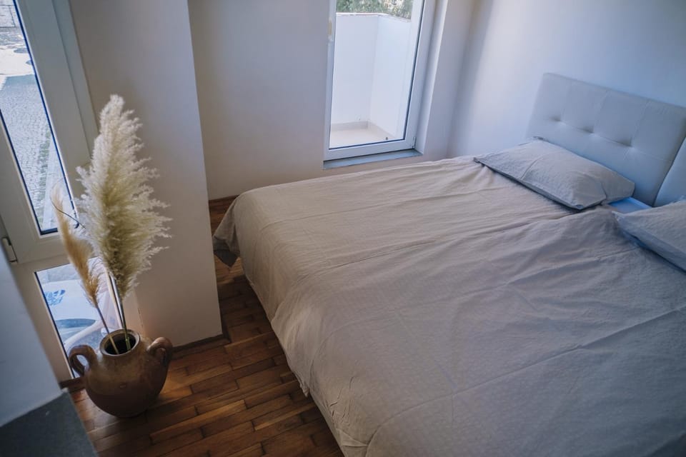 Bedroom, Sea view, Street view