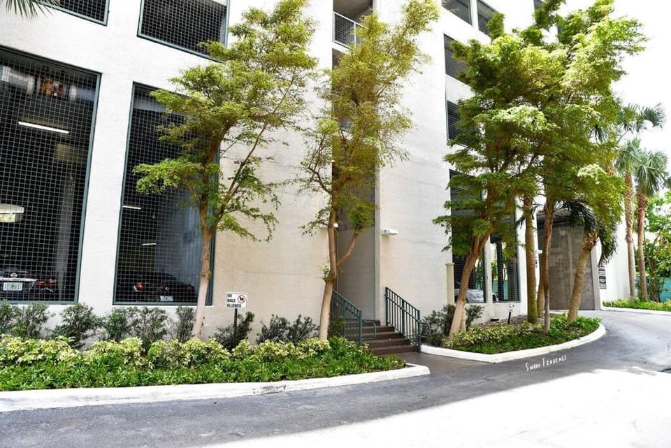 Ocean View 2bd2bth Hotel In Coconut Grove Apartment in Coconut Grove