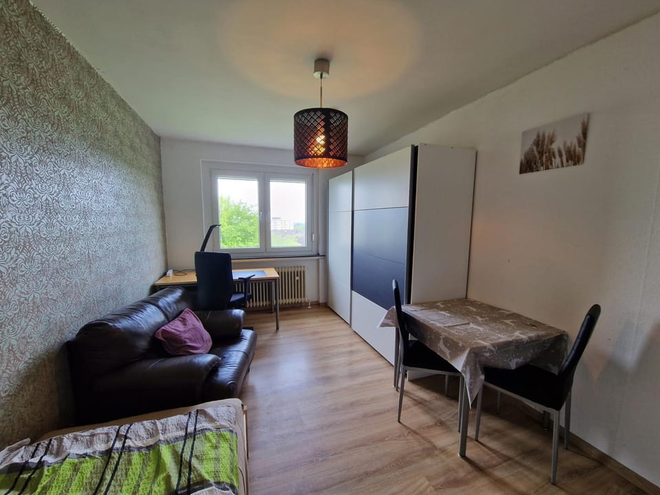 Seating area, Bedroom, wardrobe