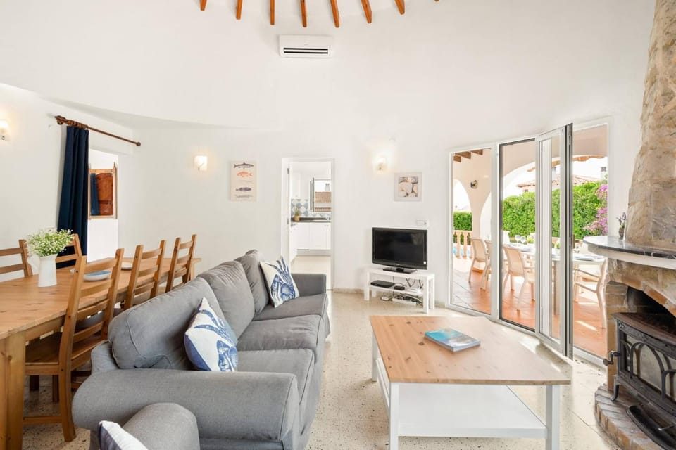 Communal lounge/ TV room, Living room